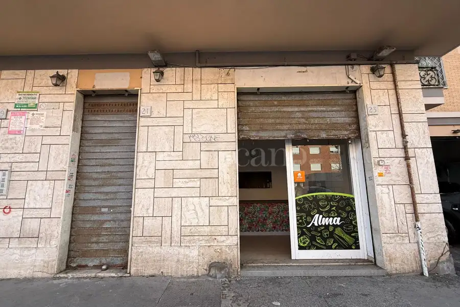 Negozio in affitto di 60 mq a €650 (rif. 17/2026)