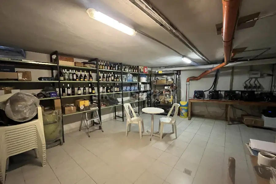 Negozio in vendita di 140 mq a €299.000 (rif. 25/2026)