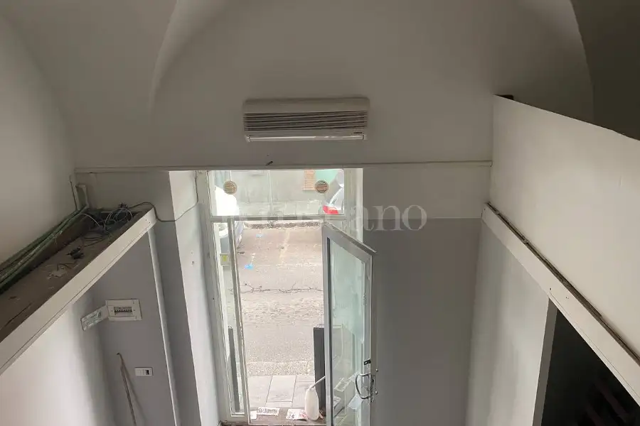 Negozio in affitto di 32 mq a €450 (rif. 85/2026)