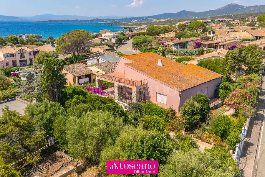 Villa in vendita di 330 mq a €1.500.000 (rif. 42/2026)