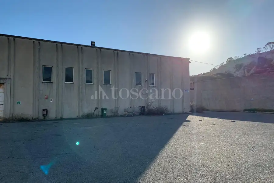 Capannone in affitto di 2.800 mq a €4.300 (rif. 49/2025)