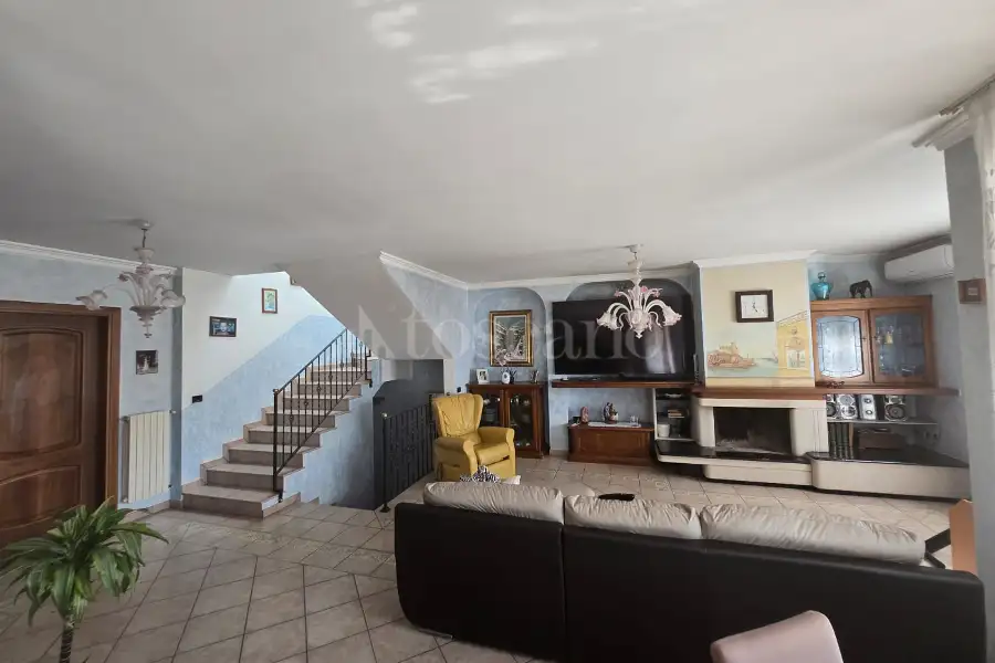 Casa Indipendente in vendita di 410 mq a €615.000 (rif. 40/2025)