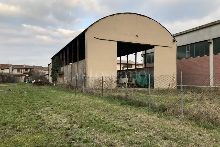 Edificabile Residenziali in vendita di 12.000 mq a €3.600.000 (rif. 3/2025)