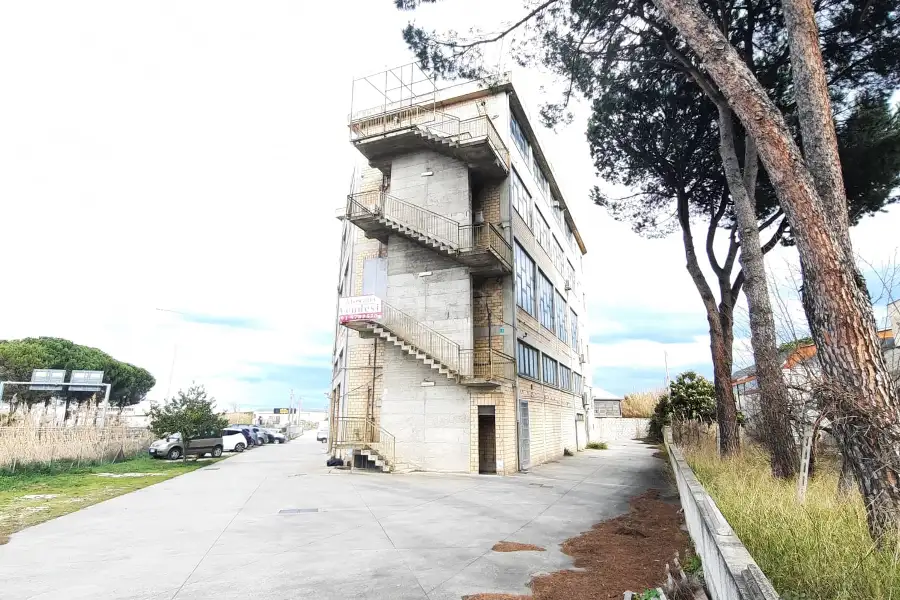 Capannone in vendita di 2.000 mq a €425.000 (rif. 2/2025)