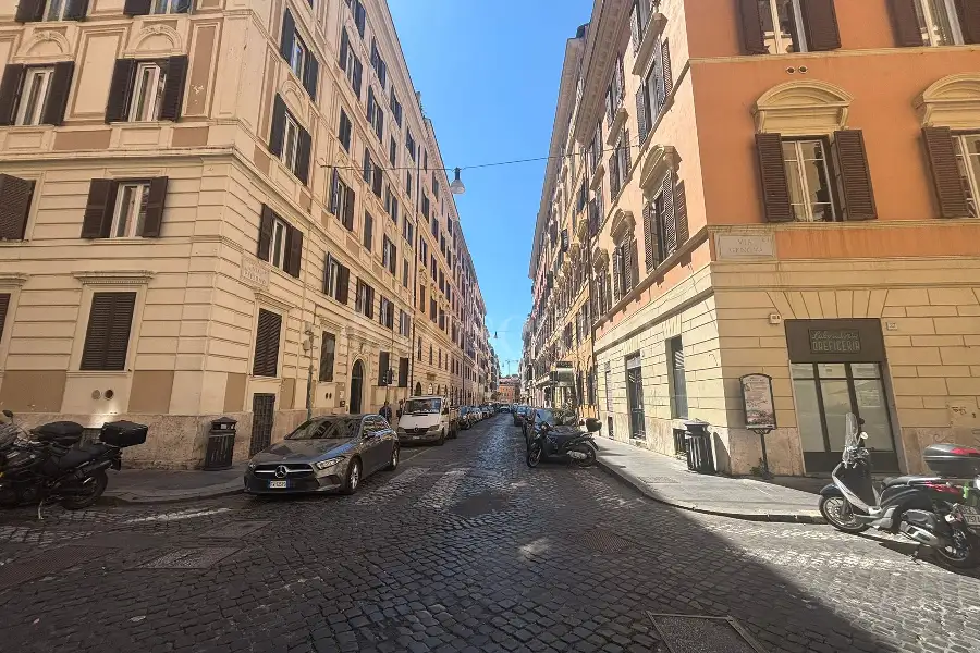 Casa in vendita di 235 mq a €1.899.000 (rif. 33/2026)