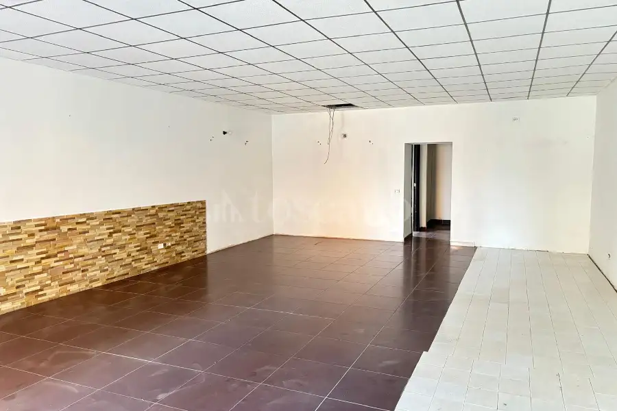 Negozio in vendita di 90 mq a €59.000 (rif. 15/2026)