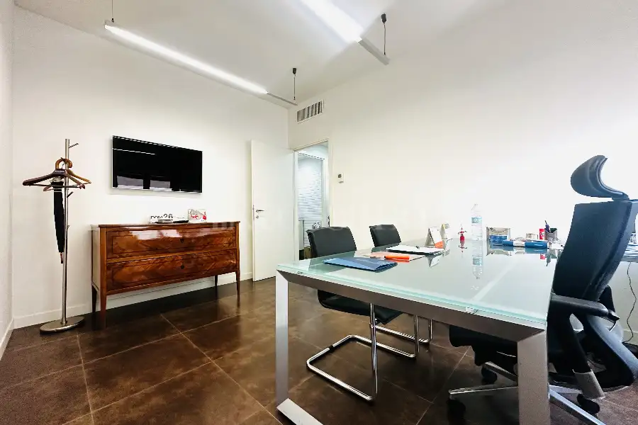 Ufficio in affitto di 180 mq a €4.000 (rif. 57/2025)