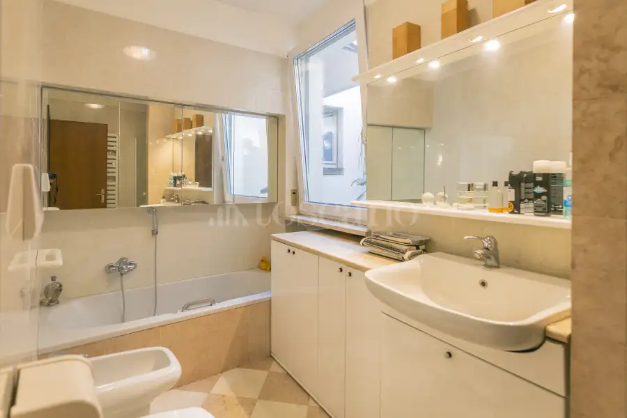Casa in vendita di 400 mq a €2.500.000 (rif. 21/2025)