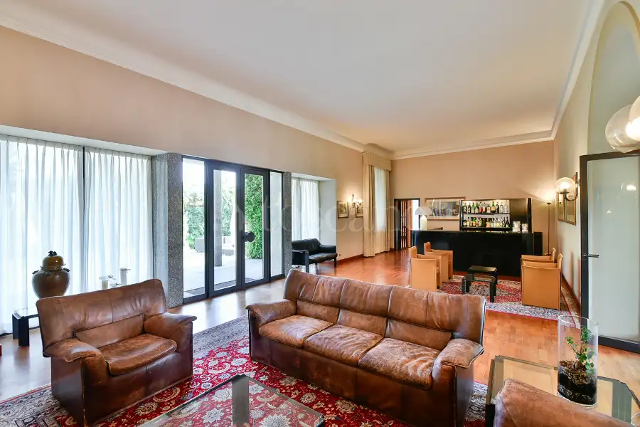 Albergo in vendita di 2.300 mq a €4.500.000 (rif. 39/2026)