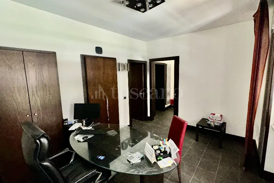 Ufficio in vendita di 150 mq a €229.000 (rif. 11/2026)