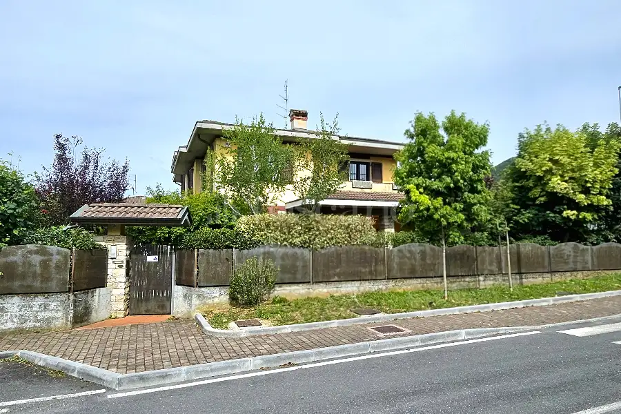 Villa Bifamiliare in vendita di 210 mq a €399.000 (rif. 13/2026)