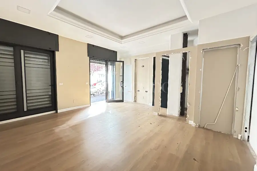 Negozio in affitto di 30 mq a €1.000 (rif. 12/2026)