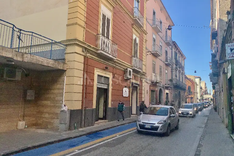 Negozio in affitto di 65 mq a €850 (rif. 40/2024)