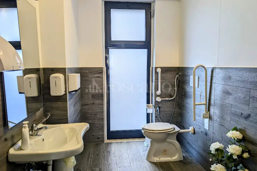 Negozio in vendita di 100 mq a €370.000 (rif. 6/2026)