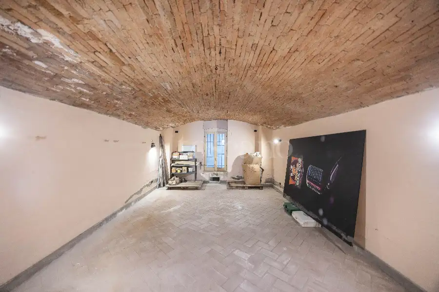 Villa in vendita di 2.660 mq a €950.000 (rif. 43/2025)