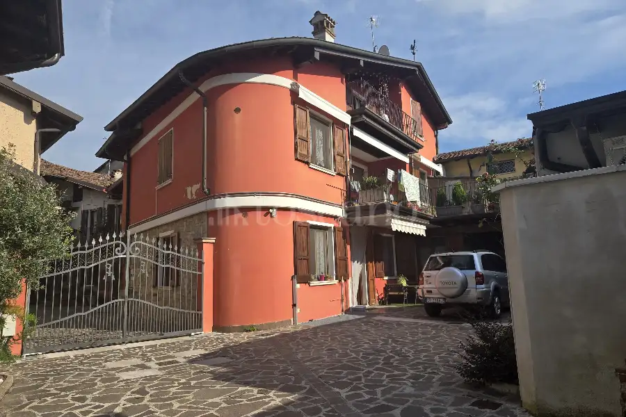 Casa Indipendente in vendita di 410 mq a €615.000 (rif. 40/2025)