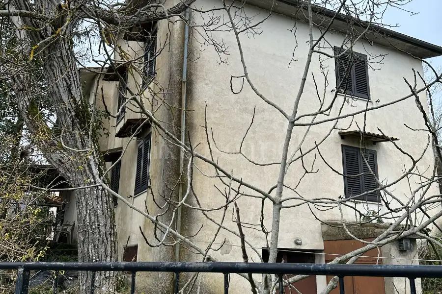 Villa Bifamiliare in vendita di 250 mq a €90.000 (rif. 6/2025)