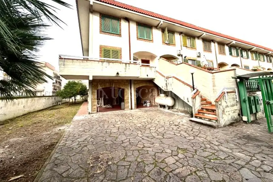 Villino a Schiera in vendita di 320 mq a €640.000 (rif. 16/2026)