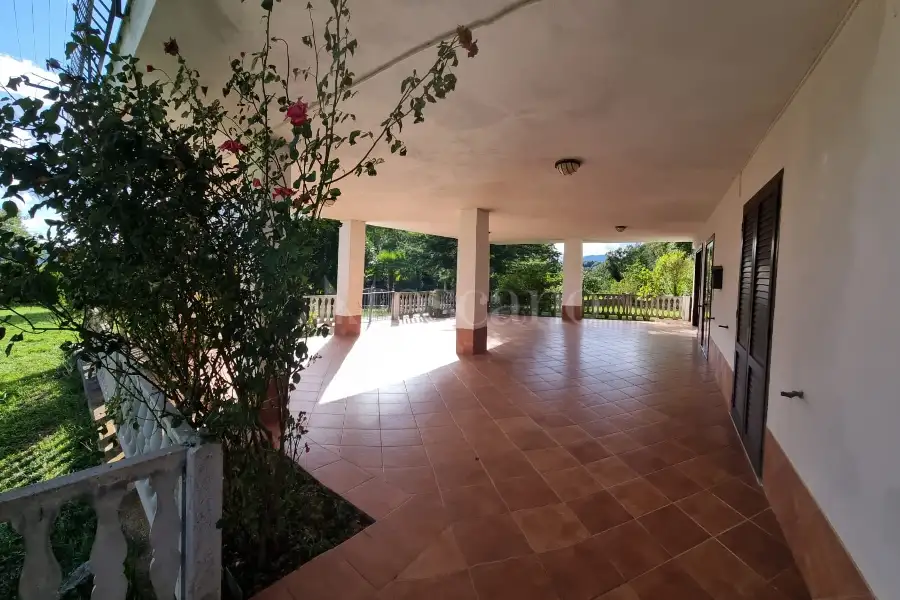 Villa in vendita di 452 mq a €237.000 (rif. 33/2024)