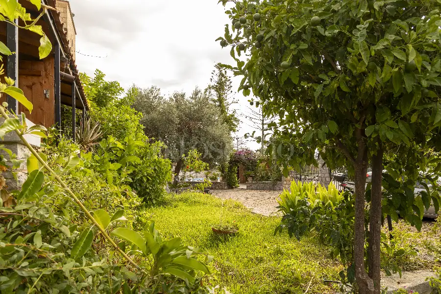 Villa in vendita di 920 mq a €1.800.000 (rif. 43/2025)