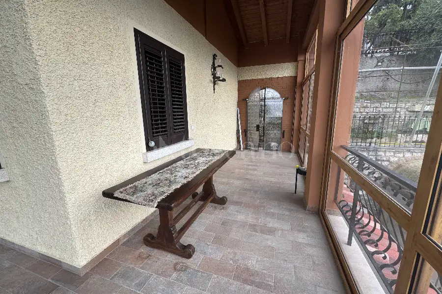 Villa in vendita di 250 mq a €1.350.000 (rif. 9/2026)