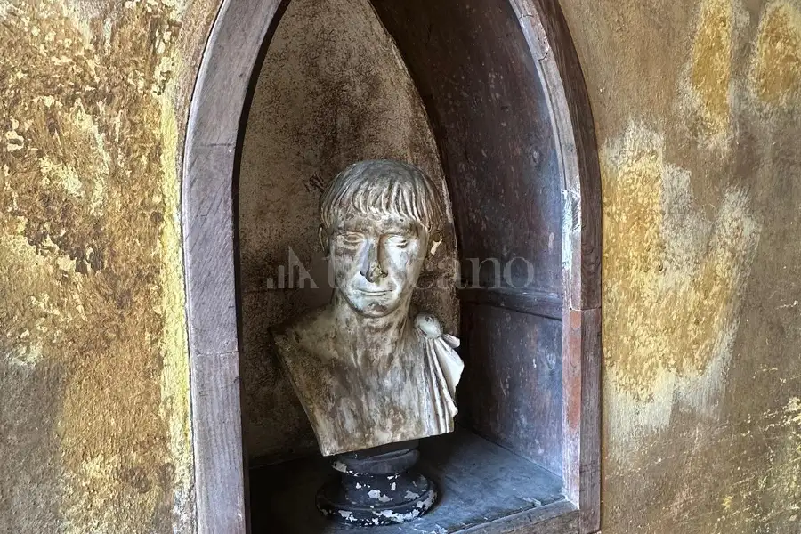 Palazzo in vendita di 3.000 mq trattativa riservata (rif. 69/2026)