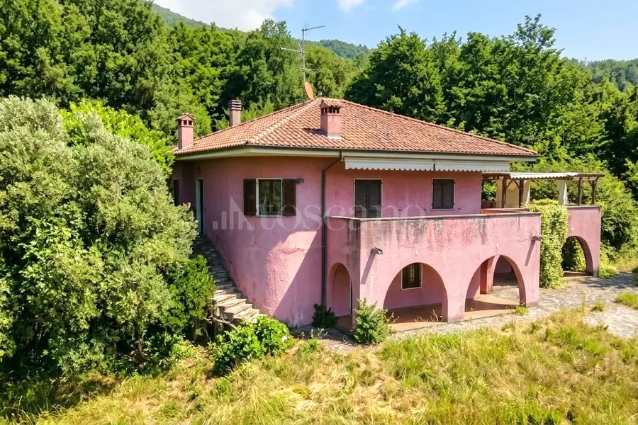 Villa in vendita di 200 mq a €780.000 (rif. 38/2026)