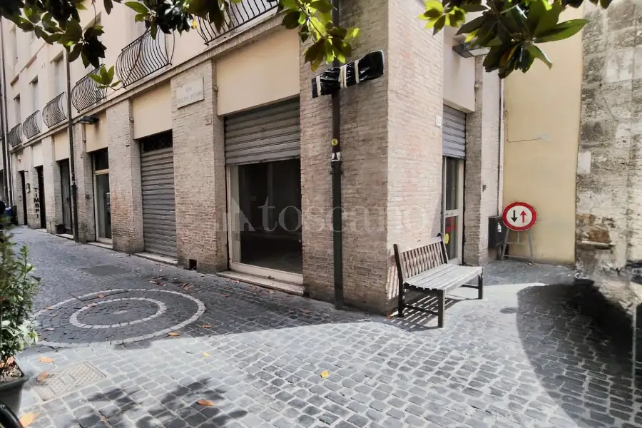 Negozio in affitto di 80 mq a €800 (rif. 26/2026)