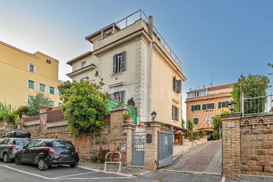 Villa in vendita di 250 mq a €1.450.000 (rif. 41/2026)