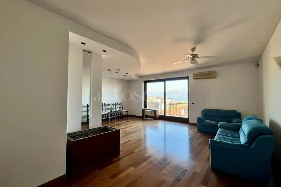 Villa Bifamiliare in vendita di 315 mq a €1.390.000 (rif. 7/2026)