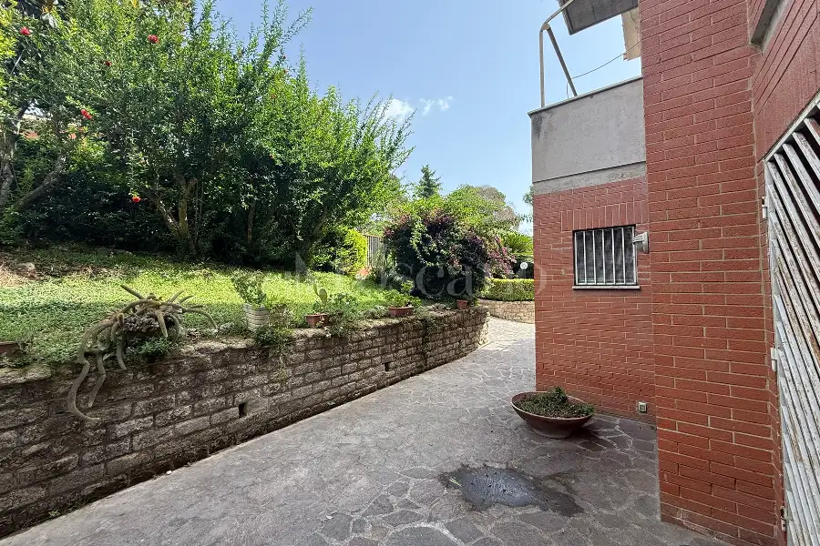 Villa Bifamiliare in vendita di 240 mq a €790.000 (rif. 10/2026)