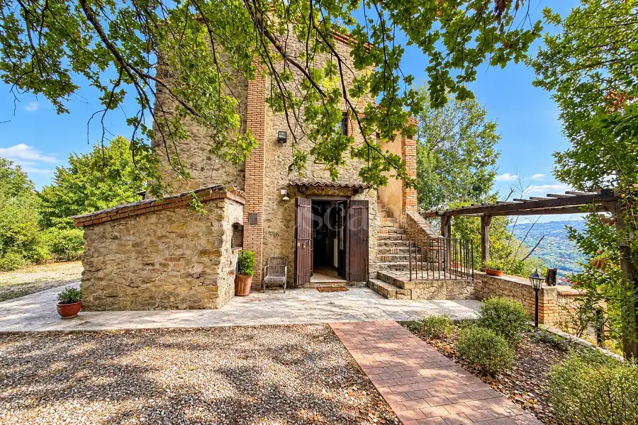 Rustico in vendita di 80 mq a €230.000 (rif. 169/2026)