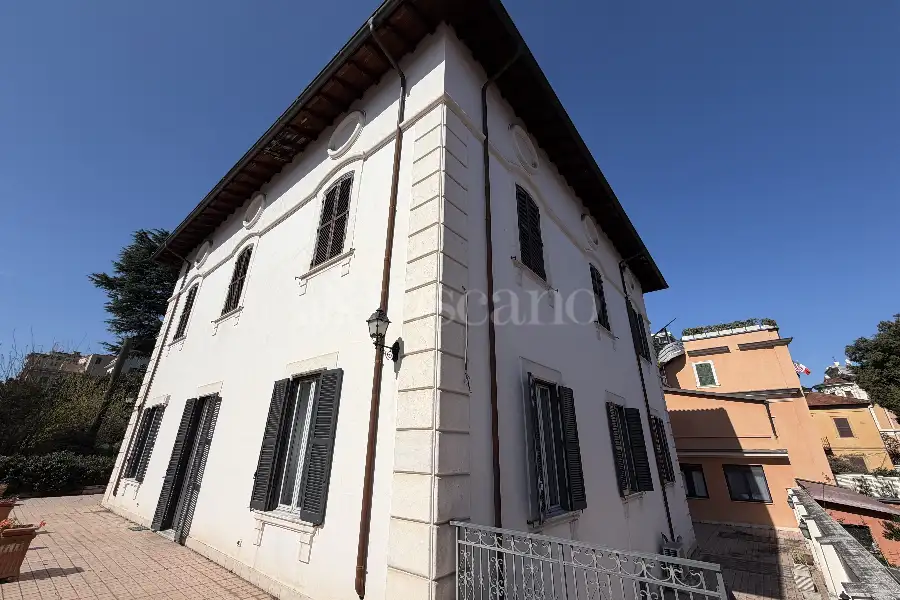 Palazzo in affitto di 600 mq a €16.000 (rif. 24/2025)