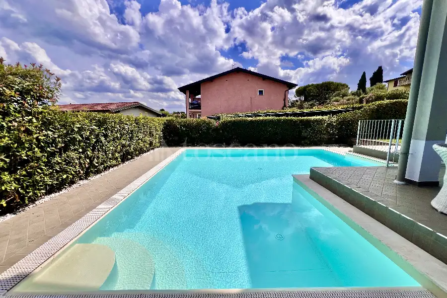 Villa in vendita di 300 mq a €950.000 (rif. 47/2025)