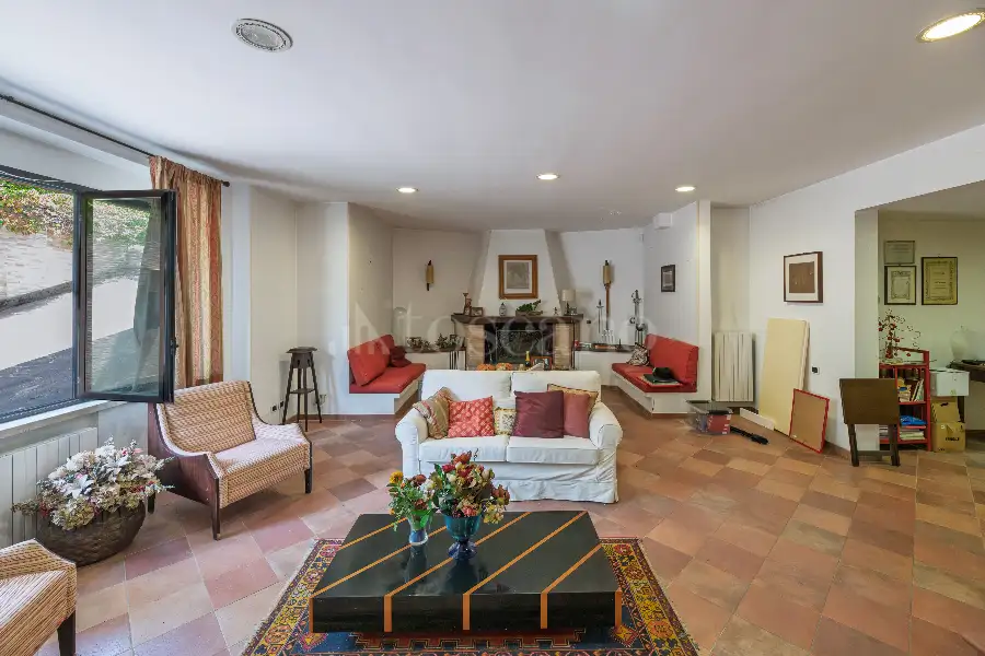 Villa Bifamiliare in vendita di 420 mq a €770.000 (rif. 16/2025)