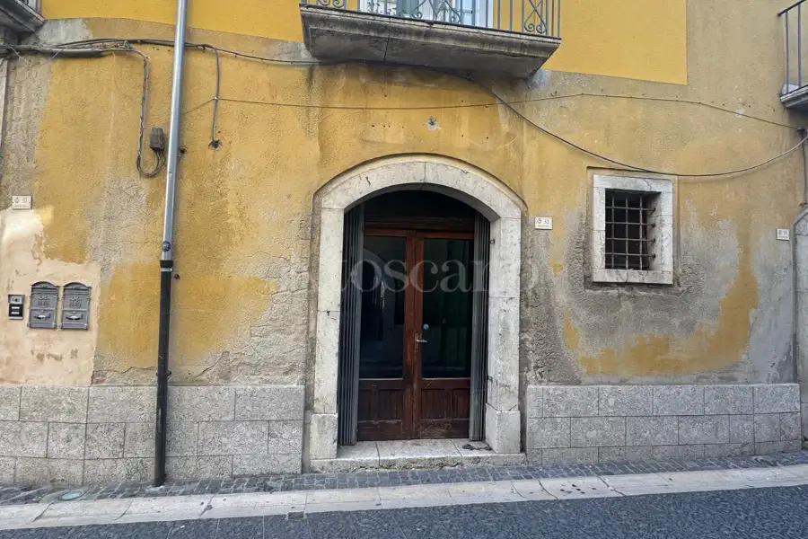 Negozio in affitto di 82 mq a €250 (rif. 98/2026)