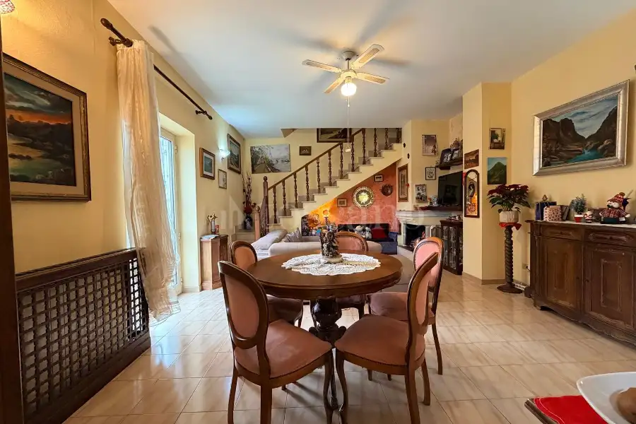 Palazzo in vendita di 300 mq a €375.000 (rif. 3/2026)