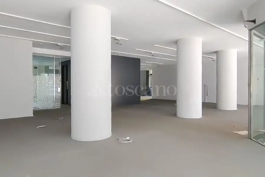 Negozio in vendita di 550 mq a €1.600.000 (rif. 72/2025)