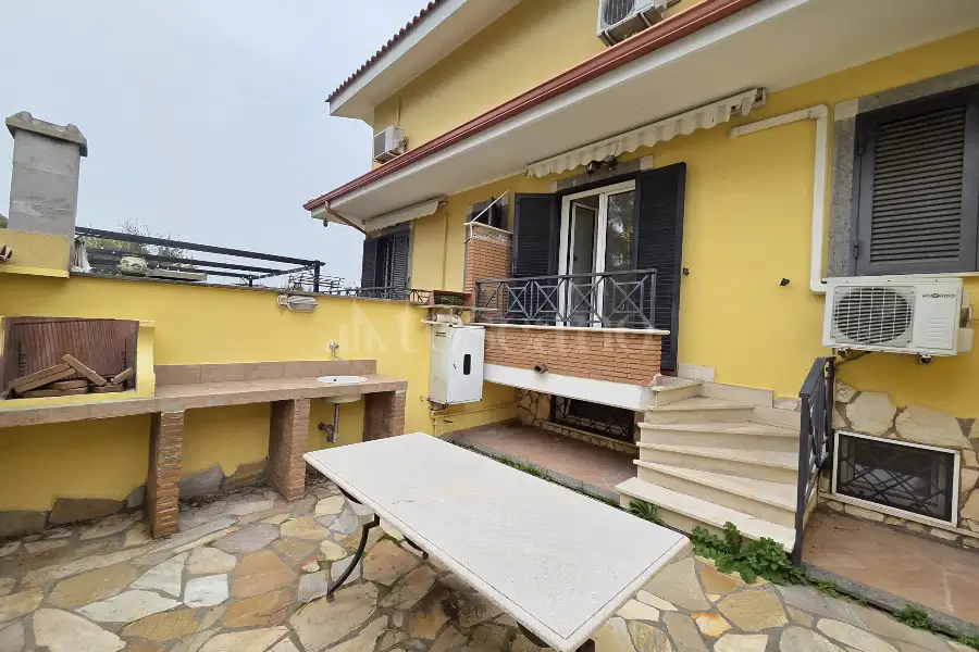 Villa Plurifamiliare in vendita di 115 mq a €299.000 (rif. 7/2026)
