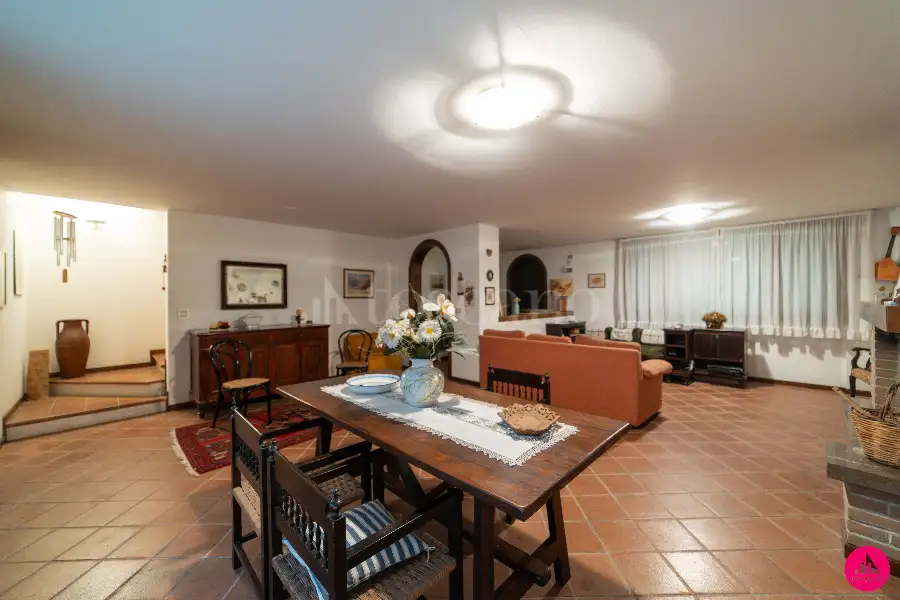 Villino a Schiera in vendita di 310 mq a €440.000 (rif. 53/2026)