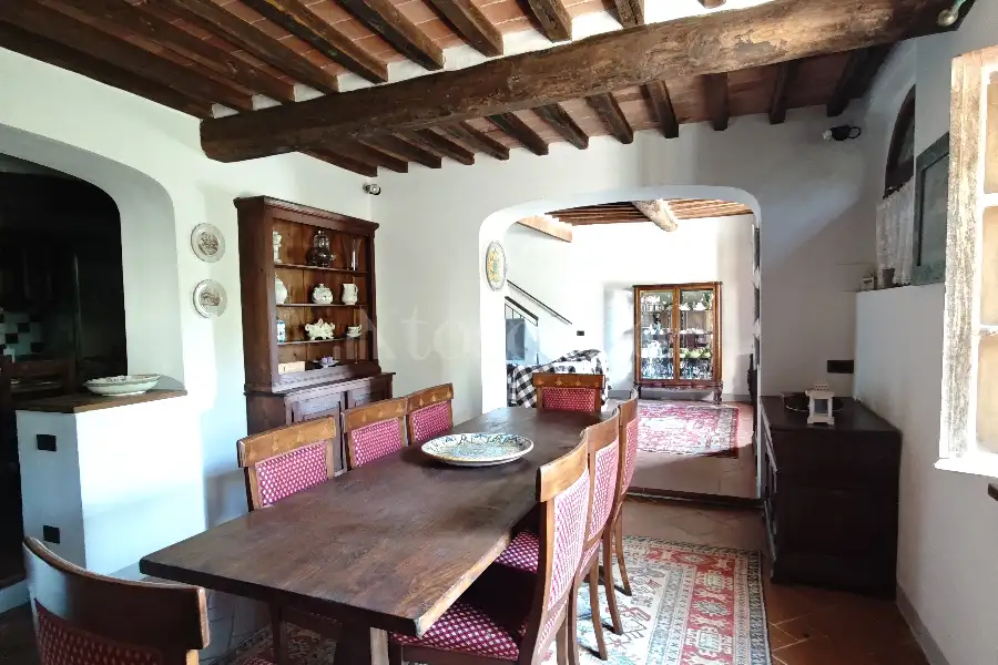 Casale in vendita di 300 mq a €570.000 (rif. 24/2022)