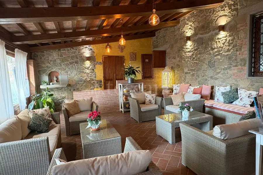 Casale in vendita di 880 mq a €1.080.000 (rif. 22/2025)