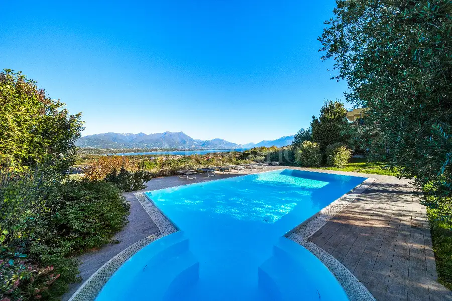 Villa in vendita di 583 mq a €2.680.000 (rif. 66/2025)