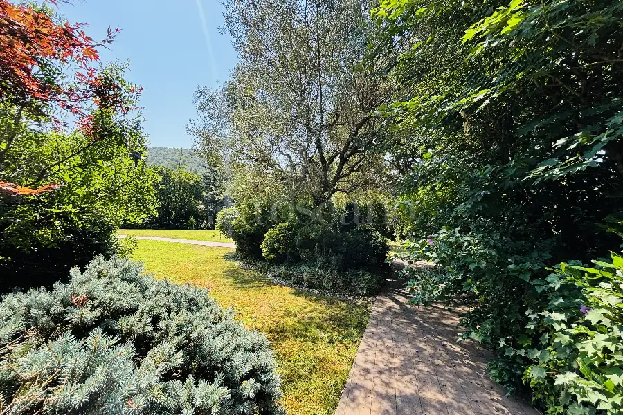Villa in vendita di 385 mq a €880.000 (rif. 39/2026)