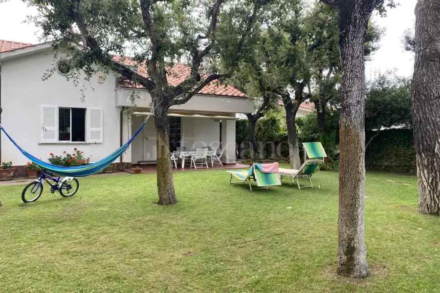 Villa in affitto di 91 mq a €3.500 (rif. 10/2026)