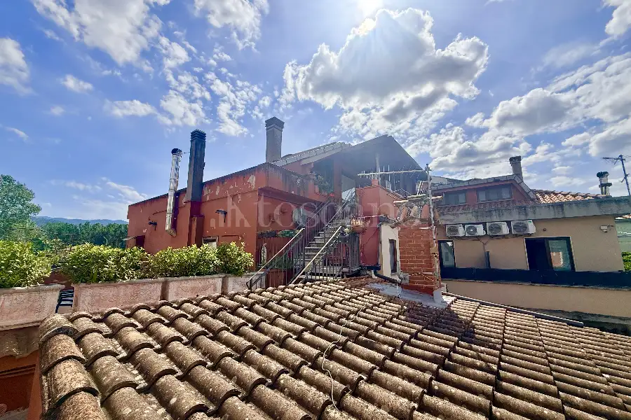 Attico in vendita di 230 mq a €189.000 (rif. 54/2026)