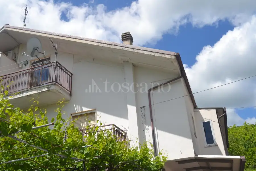 Villa Bifamiliare in vendita di 150 mq a €150.000 (rif. 14/2025)