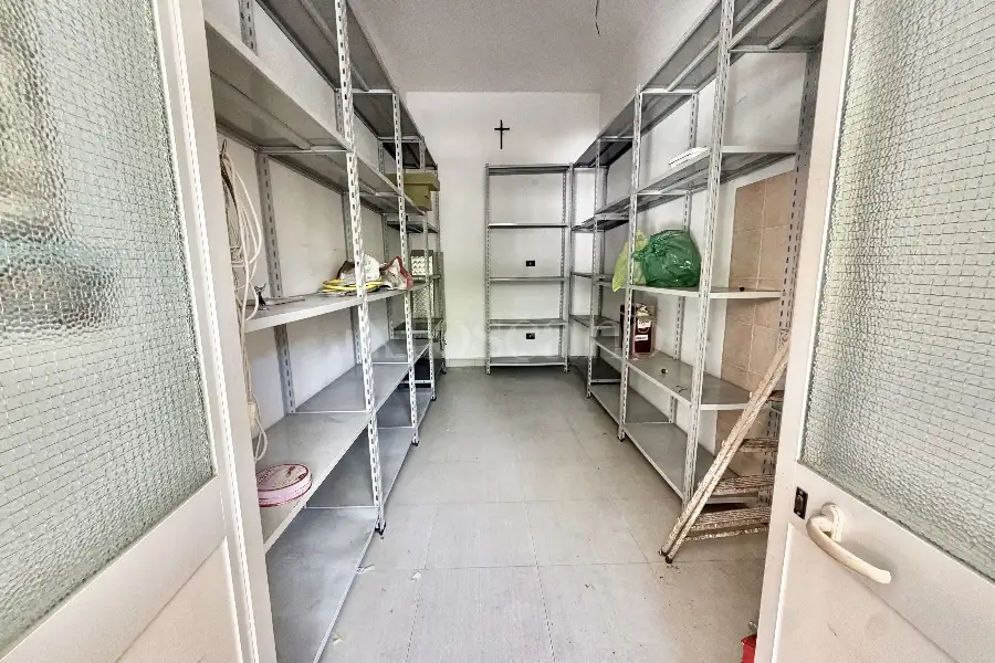 Negozio in vendita di 90 mq a €220.000 (rif. 8/2026)