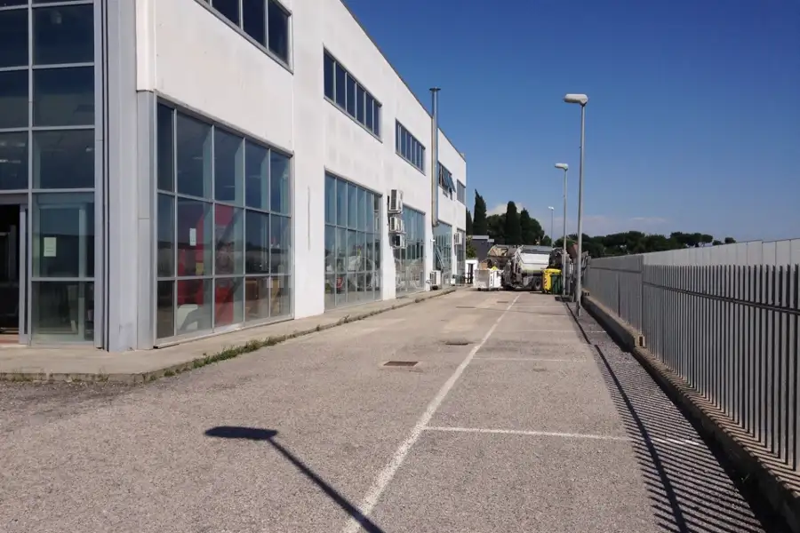 Negozio in vendita di 200 mq a €210.000 (rif. 55/2026)