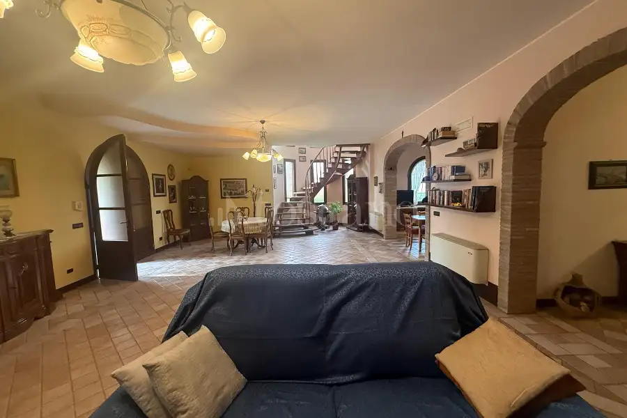 Casa Indipendente in vendita di 332 mq a €655.000 (rif. 52/2026)